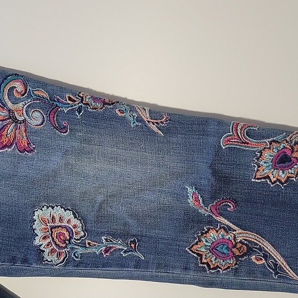 Chico's Blue Embroidered Cropped Jeans Sz 2.5 - Picture 5 of 16